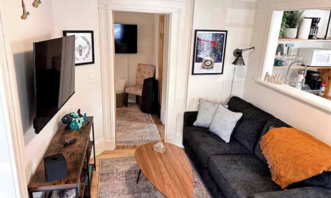 Old North End Apartment | Cozy Downtown Retreat - 5 min walk to Church St