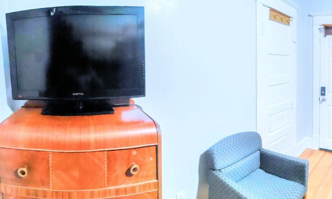 Galt House | Cozy Downtown River Loft