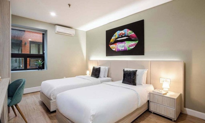 Gay Village Hotel | Cozy Duo – Downtown MTL Nest