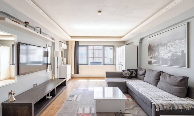 Bomonti Apartment | Cozy Duplex Apartment w/Elevator&Patio Near Metro