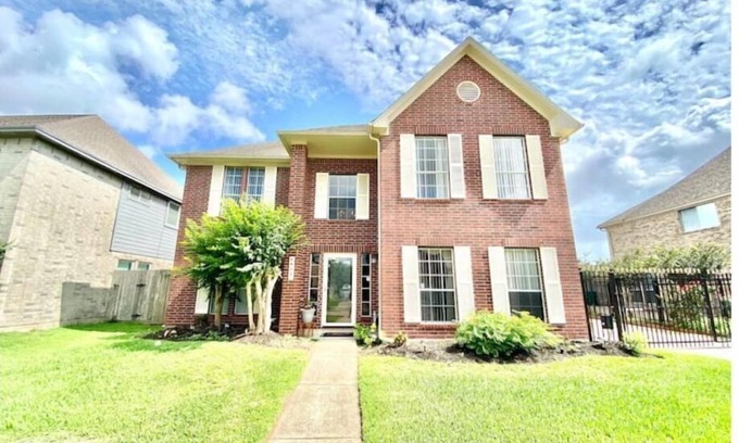 Pasadena House | Cozy Duplex Close to Hobby, Lagoon, NASA, Beaches!