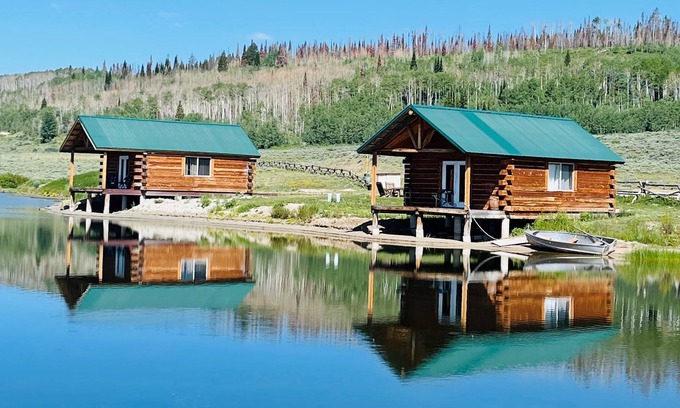 Daniel House | Cozy East Cabin on the Lake