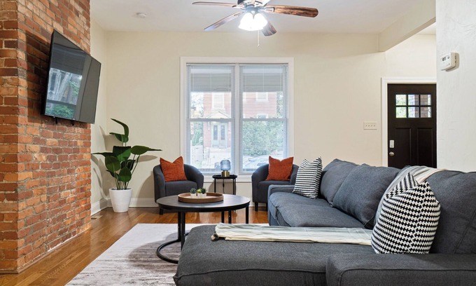 Point Breeze House | Cozy East End Convenient Getaway