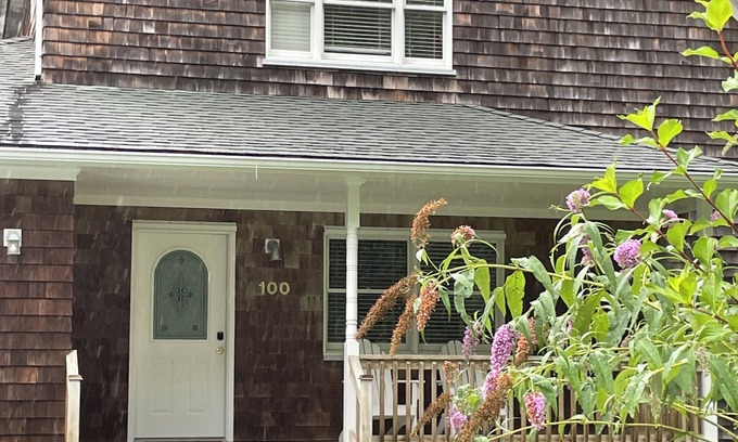 Springs House | Cozy East Hampton Home - available during Hamptons Film Festival + 10% off