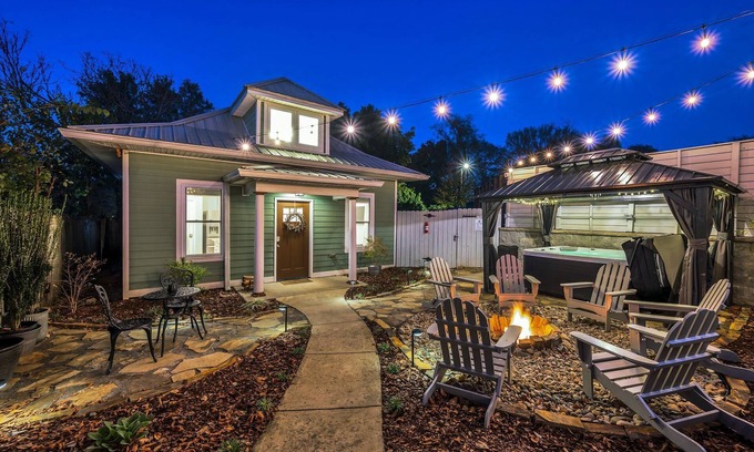 Greenwood Cottage | Cozy East Nashville Retreat with Hot Tub, Fire Pit & Outdoor Courtyard