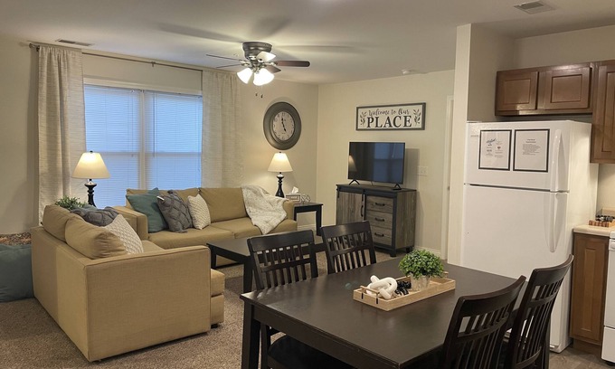 Washington Condo | Cozy East Side Condo in Washington close to City Park and Hospital