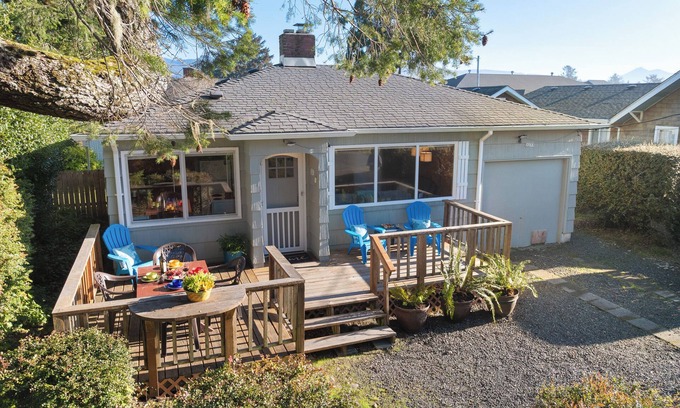 Seaside Cottage | Cozy:}EasyWalktoBeach/Boardwalk/Town/Café/Pub~Bikes~Foosball~Fenced~Quiet~DogsOK