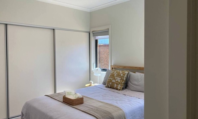 Newnham Bed & Breakfast | Cozy Eco Home in Launceston, Tasmania. Voice control light, Blinds. EV charger.