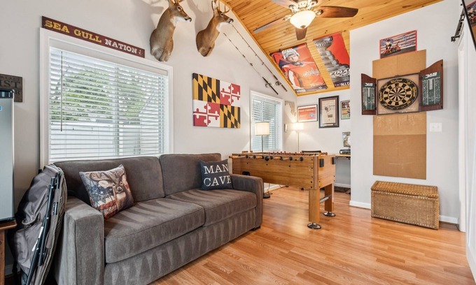 Edgewater House | Cozy Edgewater Cottage w/Backyard Hangout