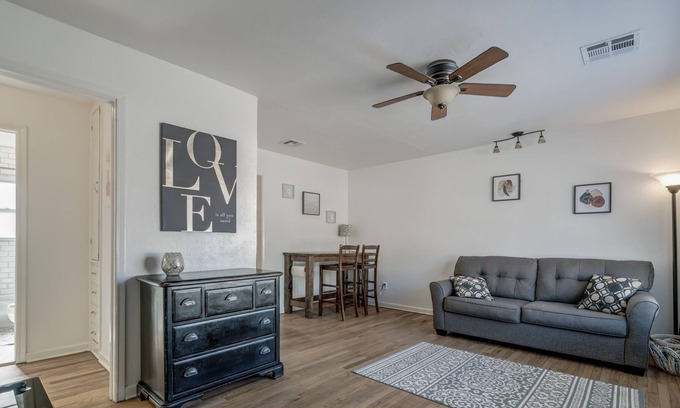 Edmond House | Cozy Edmond bungalow