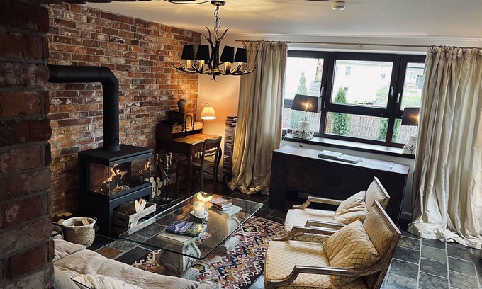 Lasel House | Cozy Eifel house with fireplace, bathtub & cinema entertainment with PlayStation