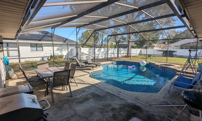 Orlando House | Cozy Entertainers Getaway near UCF