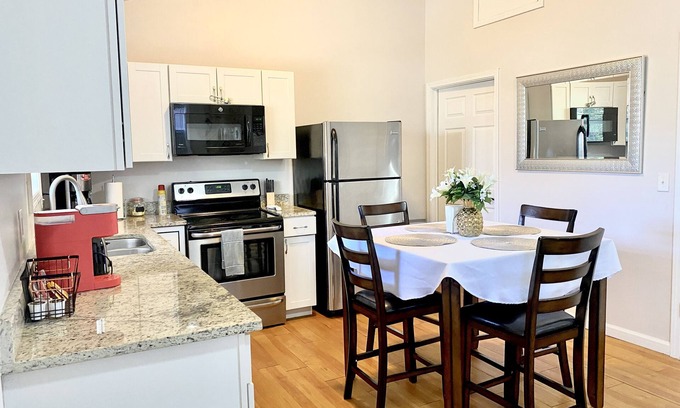 North Charleston Apartment | Cozy/Entire 2 Beds & 1 Bath Apartment. Private Entry.15 min from Airport
