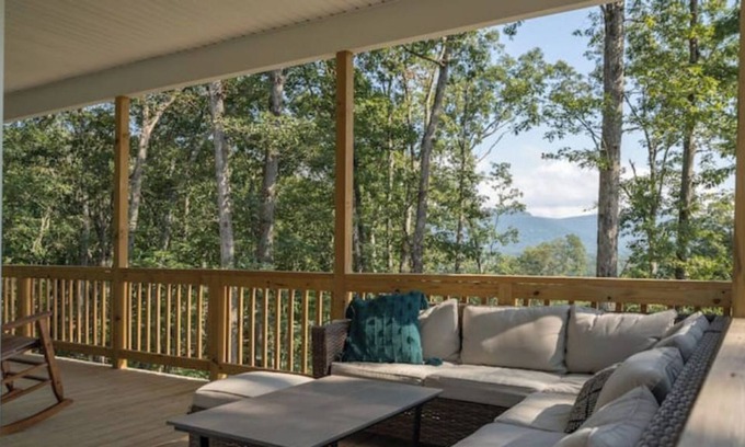 Front Royal Cottage | Cozy Escape @ the Shenandoah Cottage