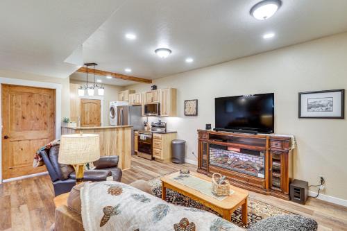 Eureka House | Cozy Eureka Getaway - Hike, Bike, Hunt and Fish!