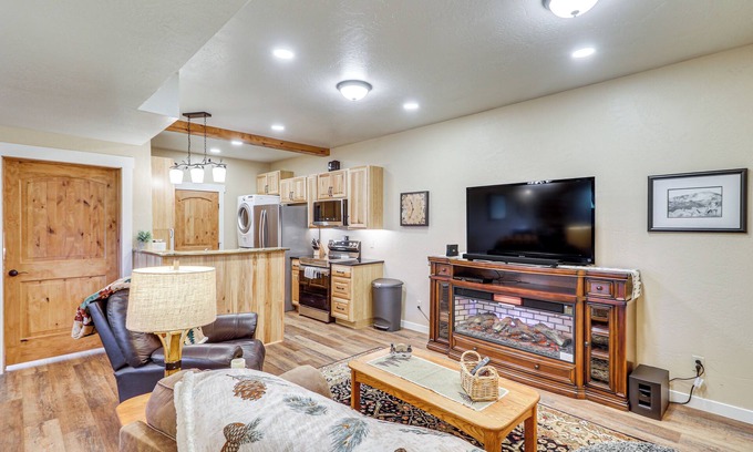 Eureka House | Cozy Eureka Getaway - Hike, Bike, Hunt & Fish!