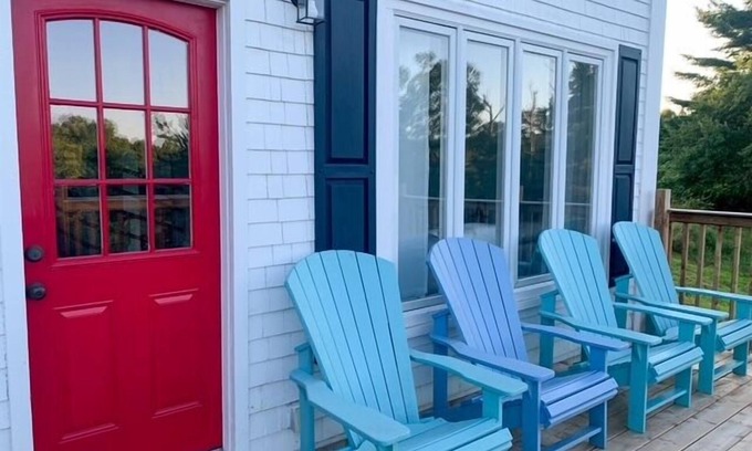 Mahone Bay House | Cozy Fall Retreat- A Hidden Gem in Mahone Bay
