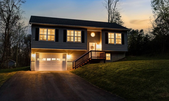 Millville House | Cozy Fall Retreat With Fire Pit – Near Trails