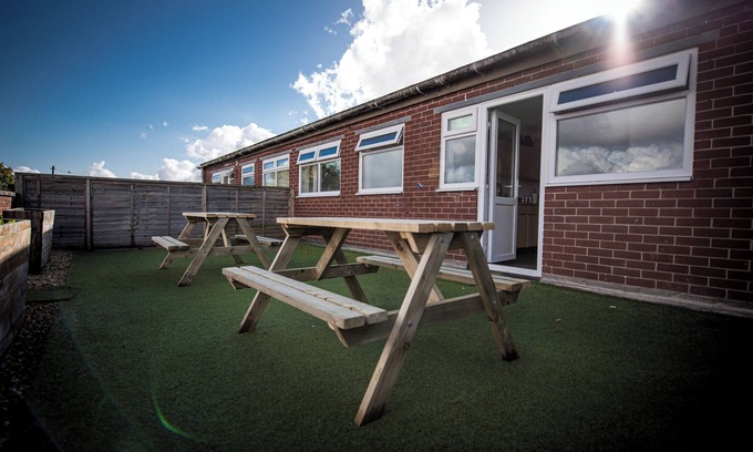 Cheadle Hulme Apartment | Cozy Family Apartment | Manchester Airport | Free Parking | Sleeps 8n