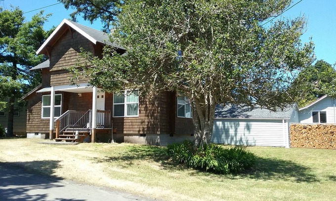 Rockaway Beach Cabin | Cozy Family Cabin-Secluded beach access, non-smoking home awaits you