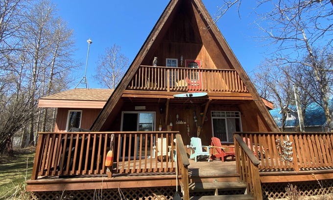 Parkland Beach Ski Chalet | Cozy Family Cabin