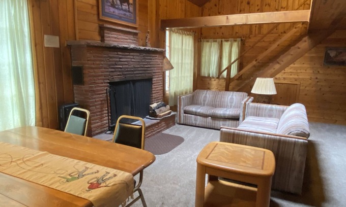 Lyons Cabin | Cozy Family Cabin in Peaceful Valley Ranch