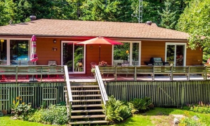 Magnetawan Cottage | Cozy Family Cottage on Forty Miles of Lakes
