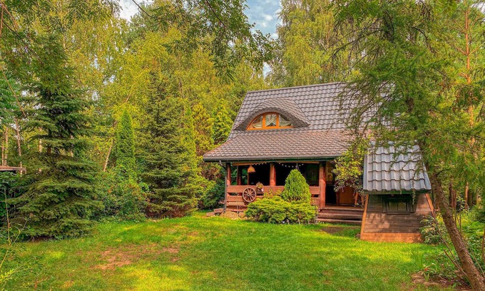 gmina Rzasnik House | Cozy, family-friendly wooden house with wood-burning stove in beautiful natural surroundings.