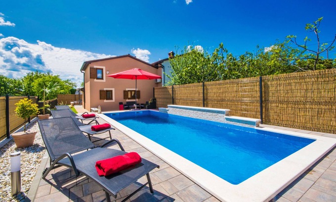 Karojba Villa | Cozy family-friendly fenced villa, pool and outdoor jacuzzi
