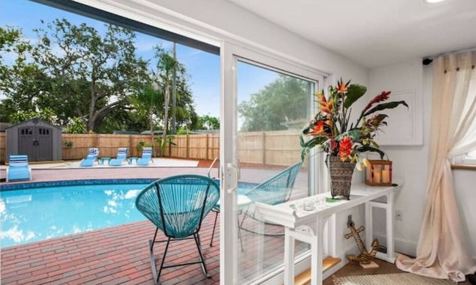 Sarasota Springs House | Cozy Family Friendly Newly Remodeled Salt Water Pool Home close Beach/Downtown