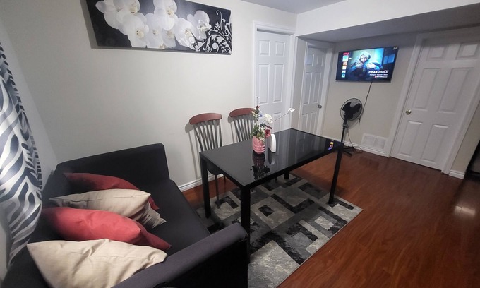 Brampton House | Cozy&family friendly private 2-bedroom apartment with separate side entrance.