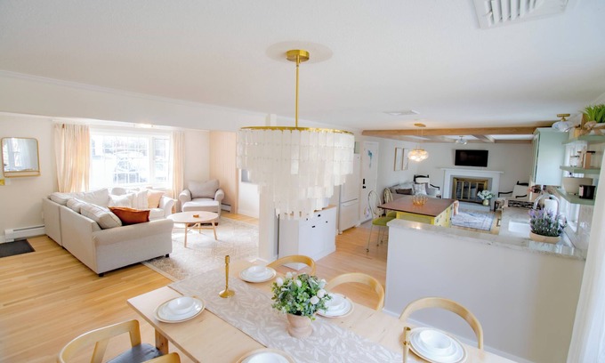 Centerville House | Cozy family-friendly home in Cape Cod, mins to beaches/amenities, +EV Charging!