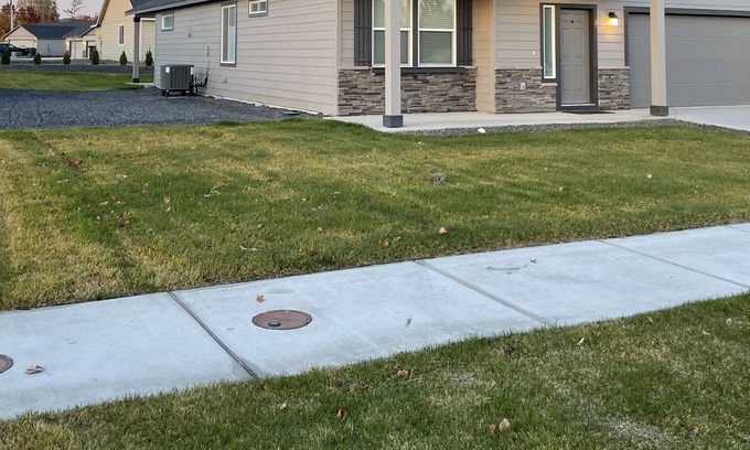 Moses Lake House | Cozy Family-Friendly home in Mae Valley. 5 minute walk to the state park!