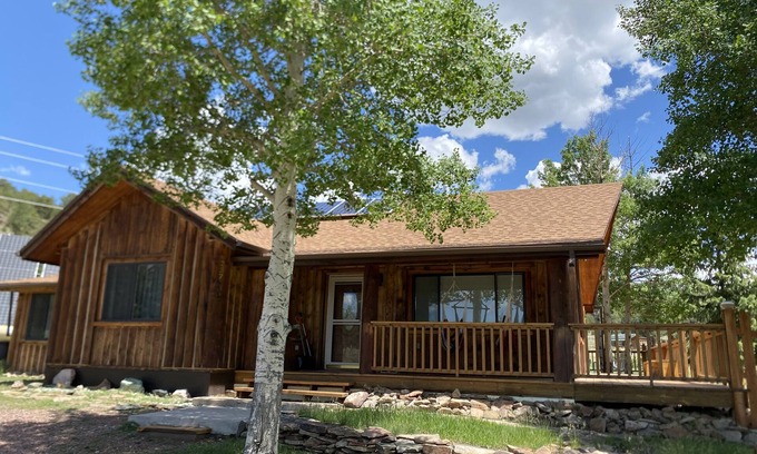 Westcliffe Cabin | Cozy Family-Friendly Log Cabin Retreat in the Mountains
