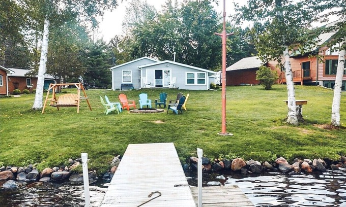 Tomahawk Cottage | Cozy, Family Friendly Waterfront Cottage on Lake Alice