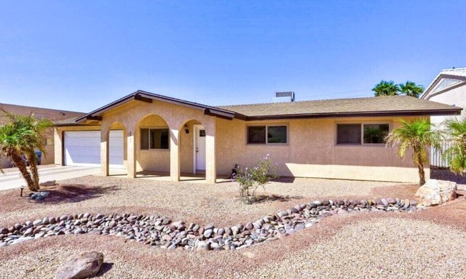 Lake Havasu City House | Cozy family home, 5 miles from London Bridge and Windsor Beach Boat Launch.