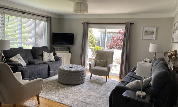North River House | Cozy family home. Min to downtown, beaches, golf, and trails!