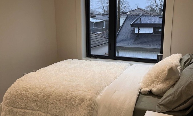 Hastings House | Cozy family home With Large kitchen and family dinning table
