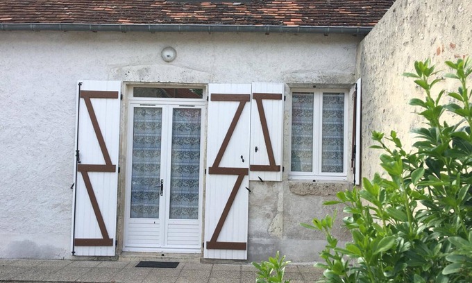 Chailles Cottage | Cozy Family Home with Fireplace near Loire Castles and Beauval Zoo