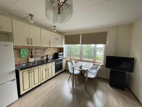 Kurzeme Suburb Apartment | Cozy Family River View Flat Near The Beach Seaside