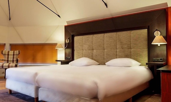 Deventer House | Cozy Family Rooms in Deventer with Breakfast, Garden & Bar Access