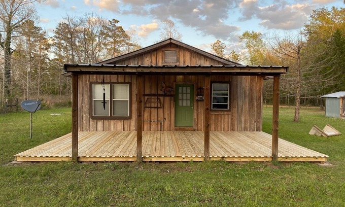 Call Cabin | Cozy Farm Cabin in the Woods