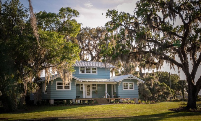 Myakka City Other | Cozy farm home 2 miles from Terra Nova and 14 miles from Lakewood Ranch.