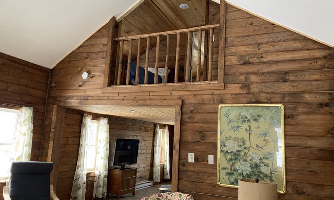 Beach Lake House | Cozy Farm House in the Upper Delaware Valley. Pet friendly, weekly discount.