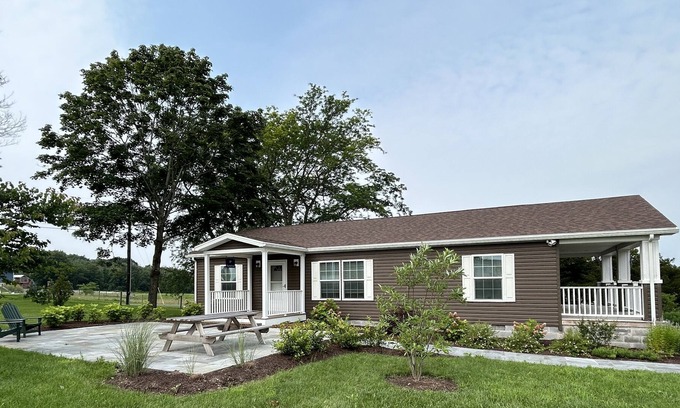 Germantown House | Cozy farm stay with mountain views!