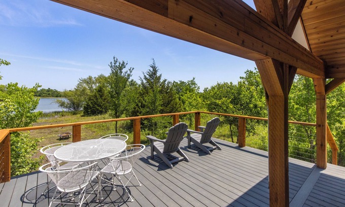 Klondike Cabin | Cozy Farmhouse-Cabin on a Private Lake