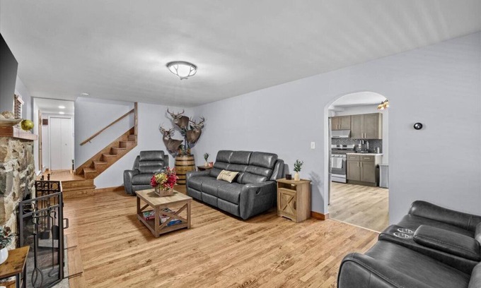 Tannersville Other | Cozy Farmhouse: Fireplace + Backyard + BBQ + Games