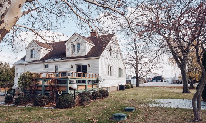 Louth Other | Cozy Farmhouse on the Wine Route