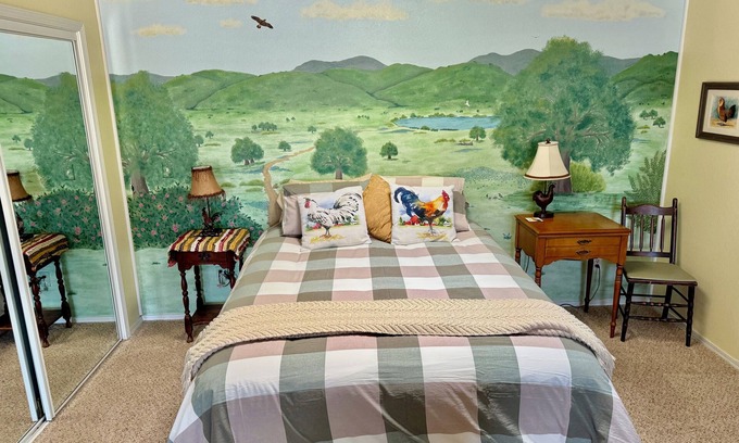 Templeton Apartment | Cozy farmhouse studio, a chicken lovers dream!