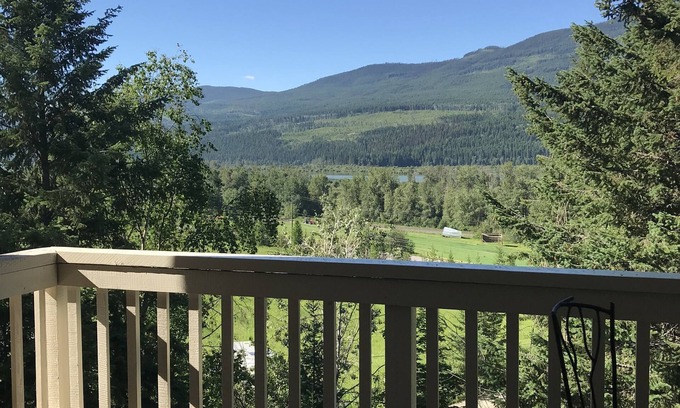 Parson Other | Cozy Farmhouse Suite with Amazing river access